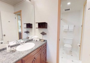 Snowmass Ski-In, Ski-Out 4 Bedroom w/ private balcony, views, pool, and hot tub!