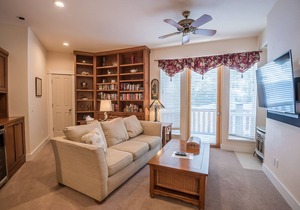 Snowstar Condo 18- Walk to Ski Lifts with Onsite Exercise Room & Hot Tub