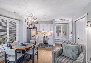 🏖️ Snug Lake View Condo @ The Shores | Beach Views + Deck + Champagne Welcome ➠ 5689