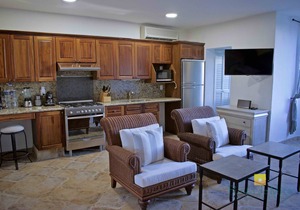 "Sol", One bedroom Apartment. You can walk to Beach and Restaurants.