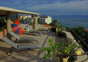 "Sol", One bedroom Apartment. You can walk to Beach and Restaurants.
