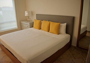 "Sol", One bedroom Apartment. You can walk to Beach and Restaurants.