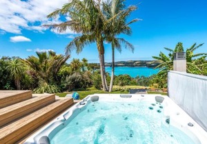 Sol Spa Oasis - Surfdale Holiday Home