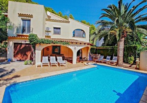Sola - pretty holiday property with garden and private pool in Benissa