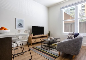 Sonder | State Suites | Bright Studio