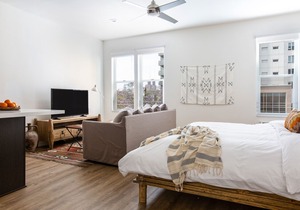 Sonder | State Suites | Sunny Studio