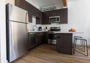 Sonder | State Suites | Sunny Studio
