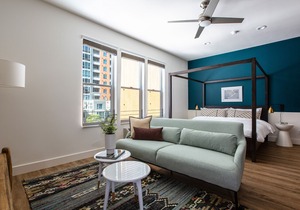 Sonder | State Suites | Vibrant Studio