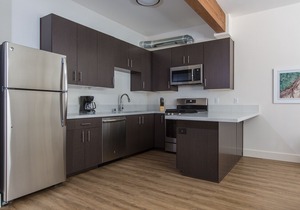 Sonder | State Suites | Vibrant Studio