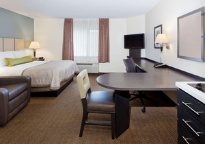 Sonesta Simply Suites Chicago Waukegan