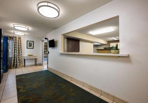 Sonesta Simply Suites Chicago Waukegan