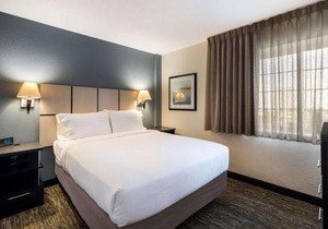 Sonesta Simply Suites Chicago Waukegan