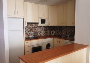 South facing one bedroomapartment with WIFI & private parking