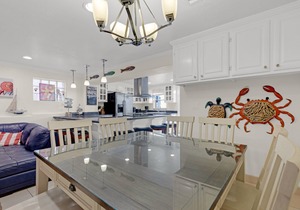 Southern Comfort: Beautiful Beach House with Heated Pool. Dog-Friendly and Steps to Beach!