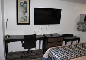 SP-Inver Grove Heights -1 King Studio with Kitchenette NS (Oversized)