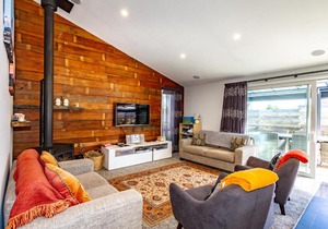 Spa Pool Serenity - National Park Holiday Home
