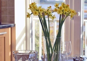 Space for up to six guests, with comfortable bedrooms and spectacular sea views.