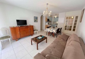 Spacieux T2 avec grande terrasse à Saint-Raphaël, proche mer et gare, garage inclus - FR-1-226A-102