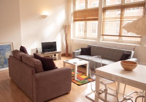 Spacious 1 bed Liverpool St Apartment