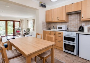 Spacious 1-Bedroom Flat with garden & free parking