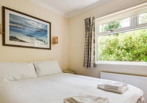 Spacious 1-Bedroom Flat with garden & free parking