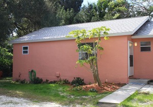 Spacious 1 Bedroom with Screened Lanai, 1 mile from Nokomis Beach!