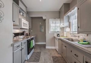 Spacious (2/1, 1100 sqf) - 5 -15 minutes to Airport, Downtown, SeaWorld, etc.