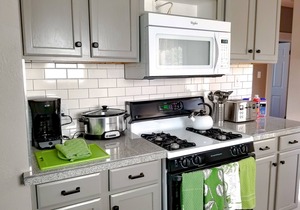 Spacious (2/1, 1100 sqf) - 5 -15 minutes to Airport, Downtown, SeaWorld, etc.
