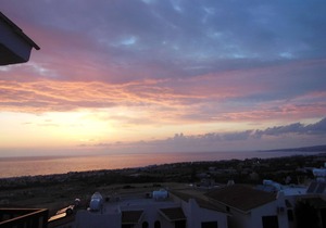 Spacious 2 Bed House with amazing sea views, new aircon & wifi - Great location!