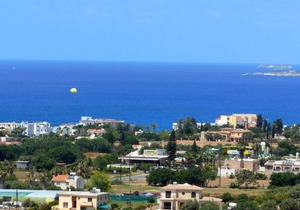 Spacious 2 Bed House with amazing sea views, new aircon & wifi - Great location!