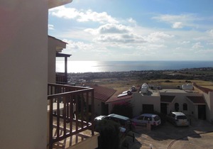 Spacious 2 Bed House with amazing sea views, new aircon & wifi - Great location!