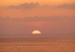 Spacious 2 Bed House with amazing sea views, new aircon & wifi - Great location!