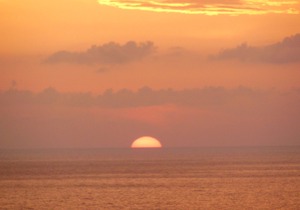 Spacious 2 Bed House with amazing sea views, new aircon & wifi - Great location!