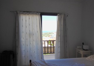 Spacious 2 Bed House with amazing sea views, new aircon & wifi - Great location!