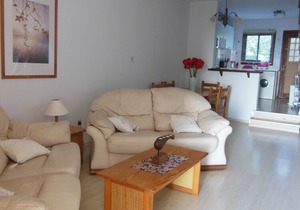 Spacious 2 Bed House with amazing sea views, new aircon & wifi - Great location!