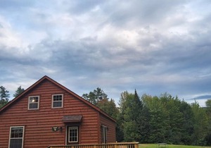 Spacious 2-Bedroom Log Cabin with Loft