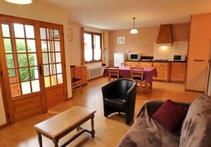 Spacious 2-BR Apartment for 4 in Heart of Arêches - Terrace, Parking & Ski Storage
