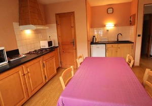 Spacious 2-BR Apartment for 4 in Heart of Arêches - Terrace, Parking & Ski Storage