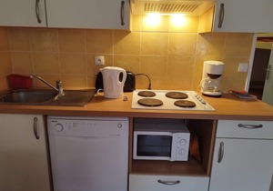 Spacious 2-Room Cabin, 8 Pax - Ski-In/Ski-Out, Near Sports Center, North-West Facing