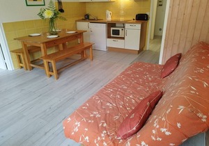 Spacious 2-Room Cabin, 8 Pax - Ski-In/Ski-Out, Near Sports Center, North-West Facing