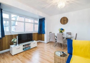 Spacious 3 Bed 1 Bath Hse w guest toilet w parking Near Excel - E16