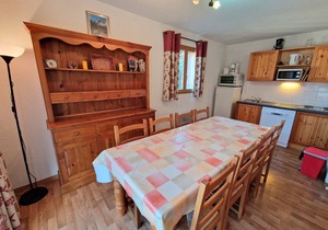 Spacious 3-Bedroom Apartment for 6-8 People, Near Ski Lift & Shops