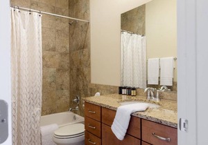 Spacious 3 BR near Downtown by Domio