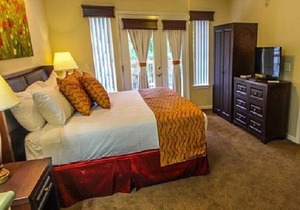 Spacious 3 BR Penthouse adjacent Thousand Hills Golf near Theater Strip (center)