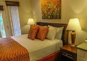 Spacious 3 BR Penthouse adjacent Thousand Hills Golf near Theater Strip (center)