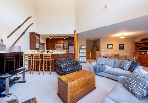 Spacious 3BR | Walk to Village + Lost Lake | Quiet Location | Spacious | Managed By Aloha Whistler