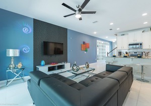 Spacious 5 Bed Splash Pool Townhome in Solara
