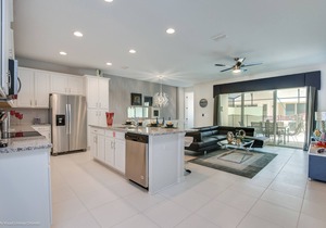Spacious 5 Bed Splash Pool Townhome in Solara