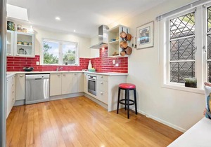 Spacious 5 Bedrooms House in Epsom