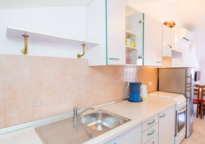 Spacious and fully equipped two bedroom apartment in a top location in Porec near the beach, with sea view